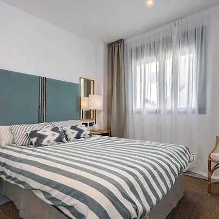 Ground Floor, 2 Bedroom @ Hills Apartamento *