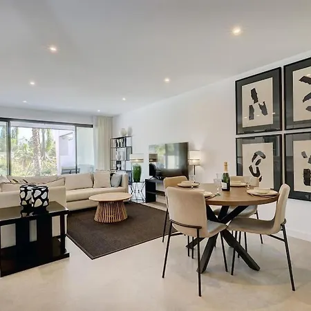 Ground Floor, 2 Bedroom @ Hills Apartamento *