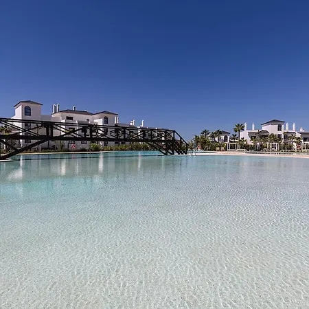 Ground Floor, 2 Bedroom @ Hills Apartamento *