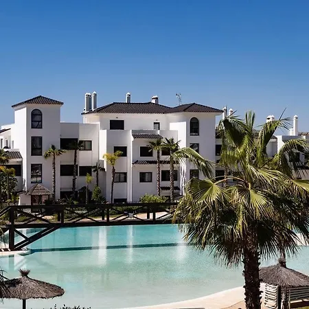 Ground Floor, 2 Bedroom @ Hills Apartamento
