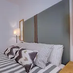 Ground Floor, 2 Bedroom @ Hills * 에스테포나
