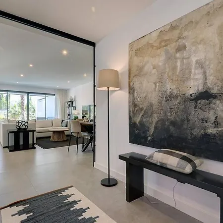 Ground Floor, 2 Bedroom @ Hills * エステポナ