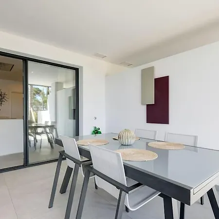 アパート Ground Floor, 2 Bedroom @ Hills エステポナ