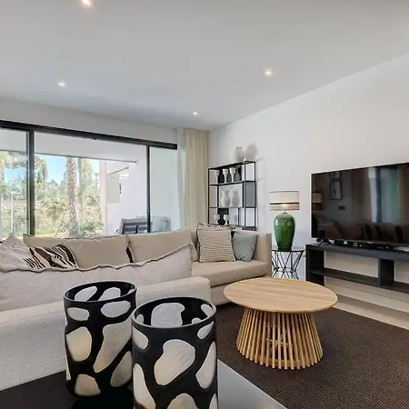 Ground Floor, 2 Bedroom @ Hills * エステポナ