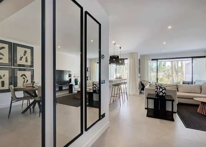 Ground Floor, 2 Bedroom @ Hills Апартаменты